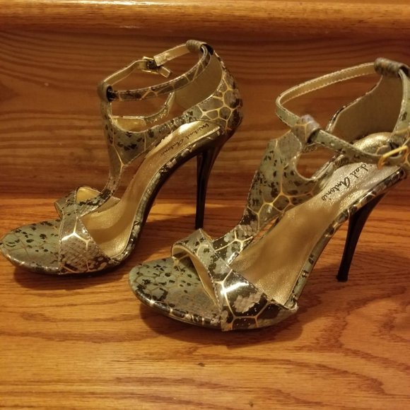 Woman' s Stiletto by Michael Antonio - Picture 2 of 5